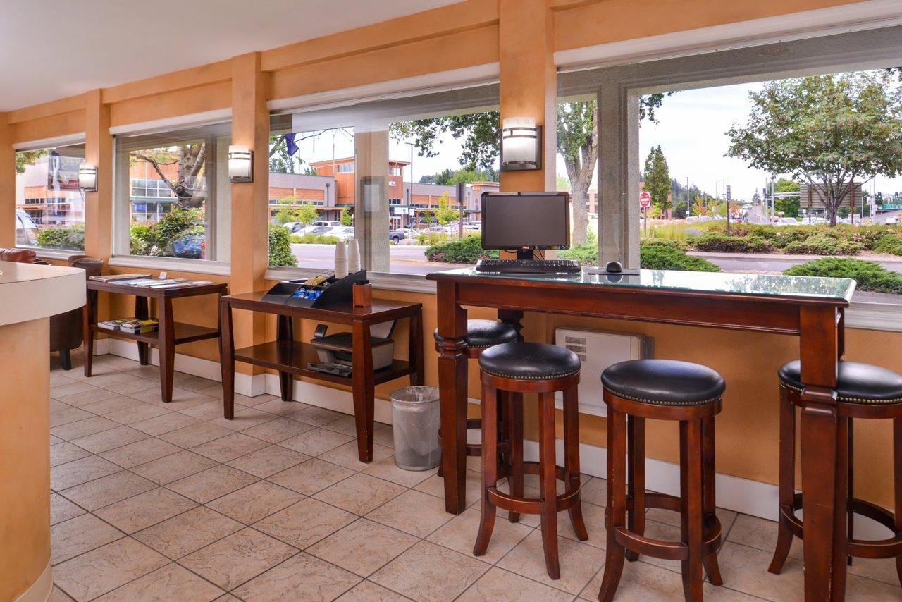 Campus Inn & Suites Eugene Downtown Екстериор снимка