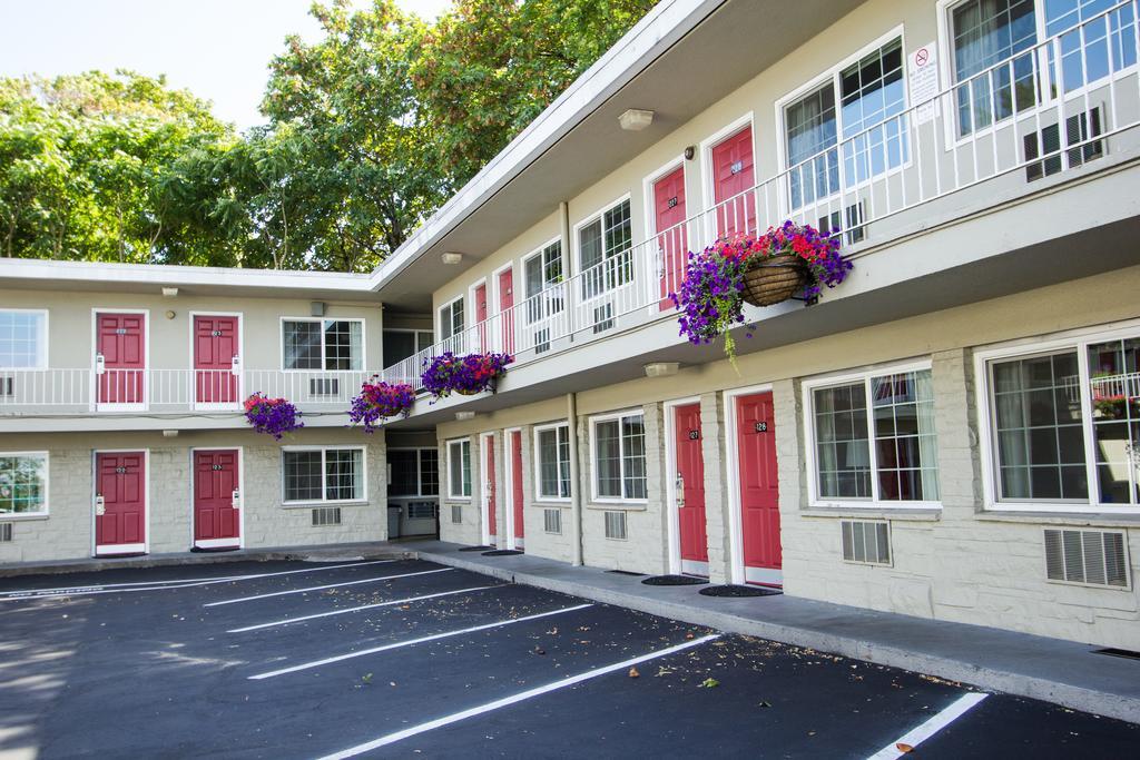 Campus Inn & Suites Eugene Downtown Екстериор снимка