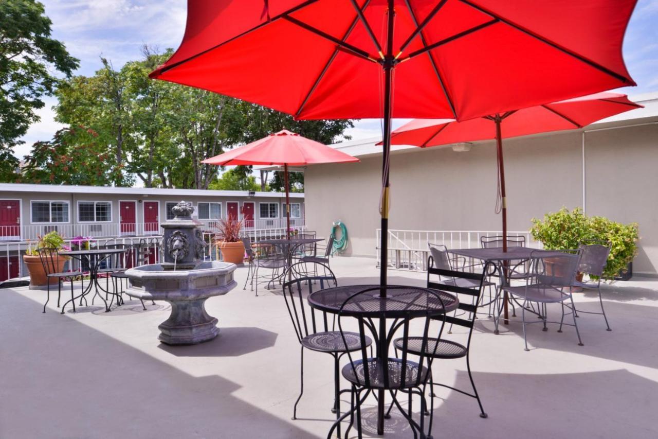 Campus Inn & Suites Eugene Downtown Екстериор снимка