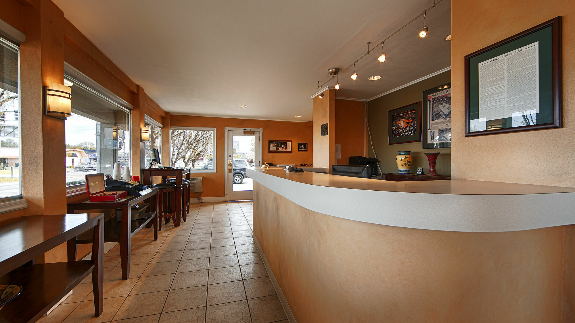 Campus Inn & Suites Eugene Downtown Екстериор снимка