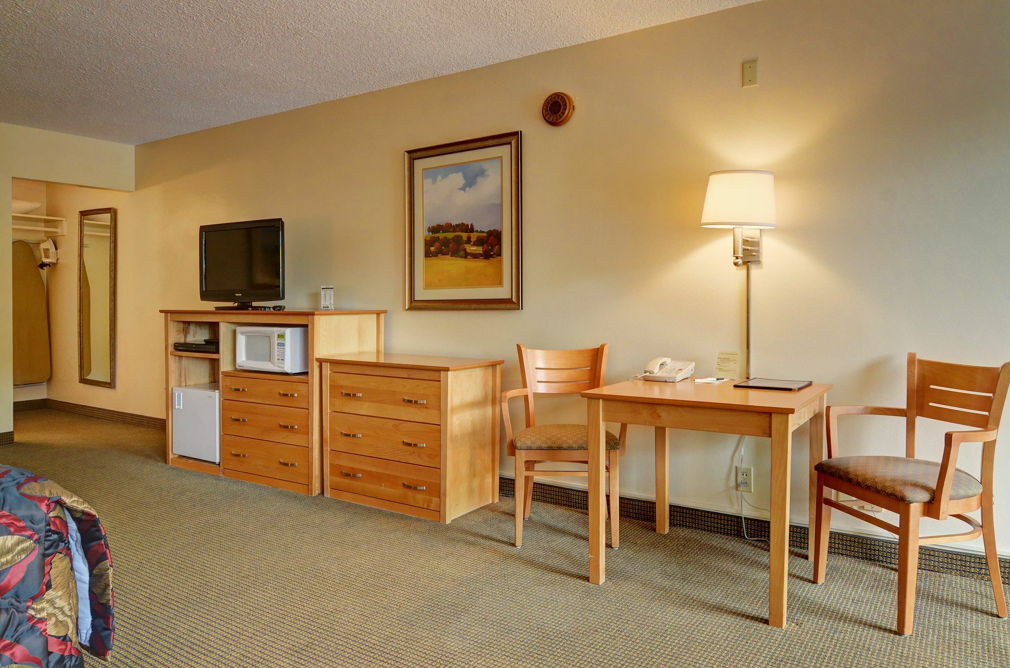 Campus Inn & Suites Eugene Downtown Екстериор снимка